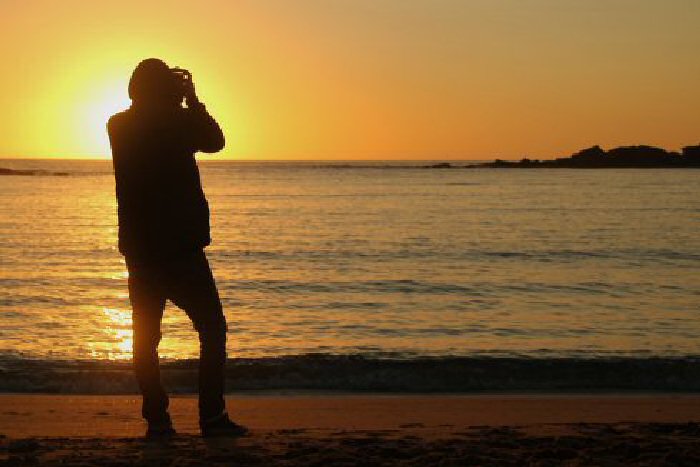 A photographer gives tips during a tour of Sydney, Australia.