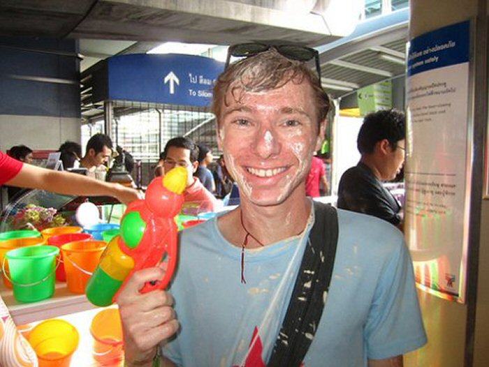 Adam Groffman lives in Berlin