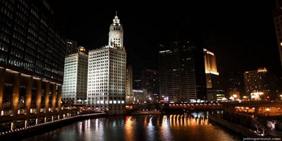 Pola Henderson grew up in Krakow, Poland, lived in North Africa, and has called Chicago home since 2002