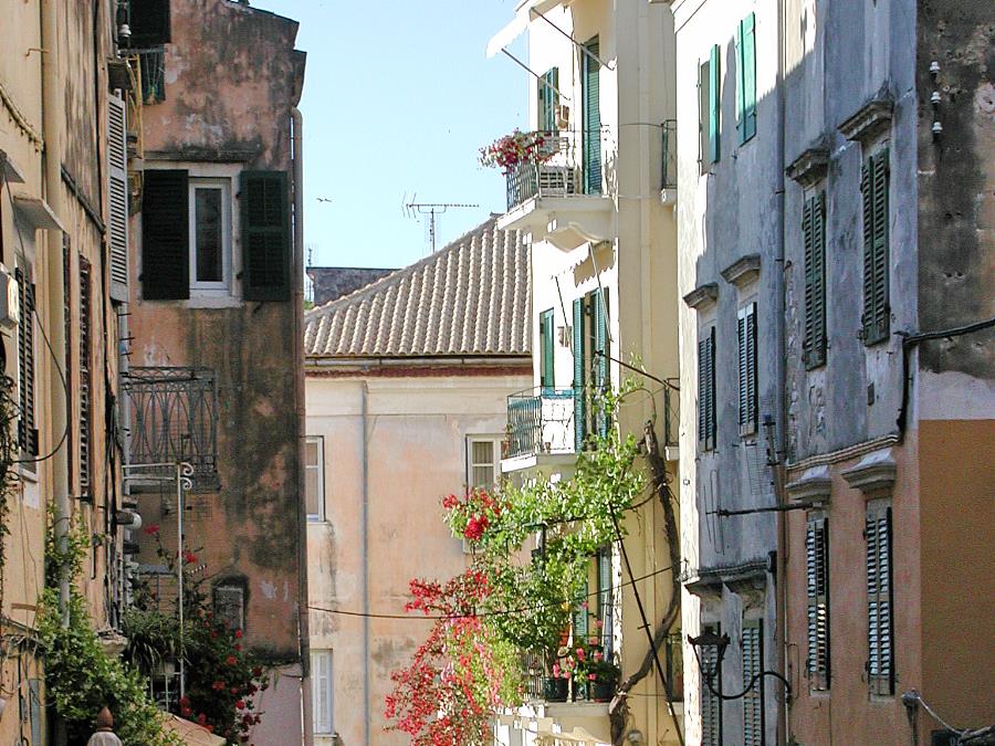 An attractive town, the capital of the island is a mixture of Venetian colonial architecture with English and French influences.