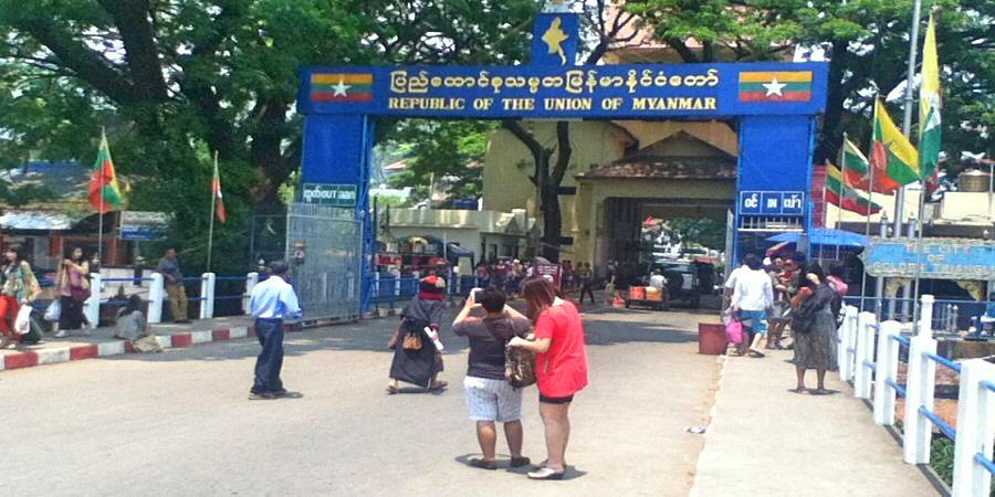 Read more about the article Six Minutes in Burma: A Quick Guide To The Chiang Mai To Mae Sai Visa Run