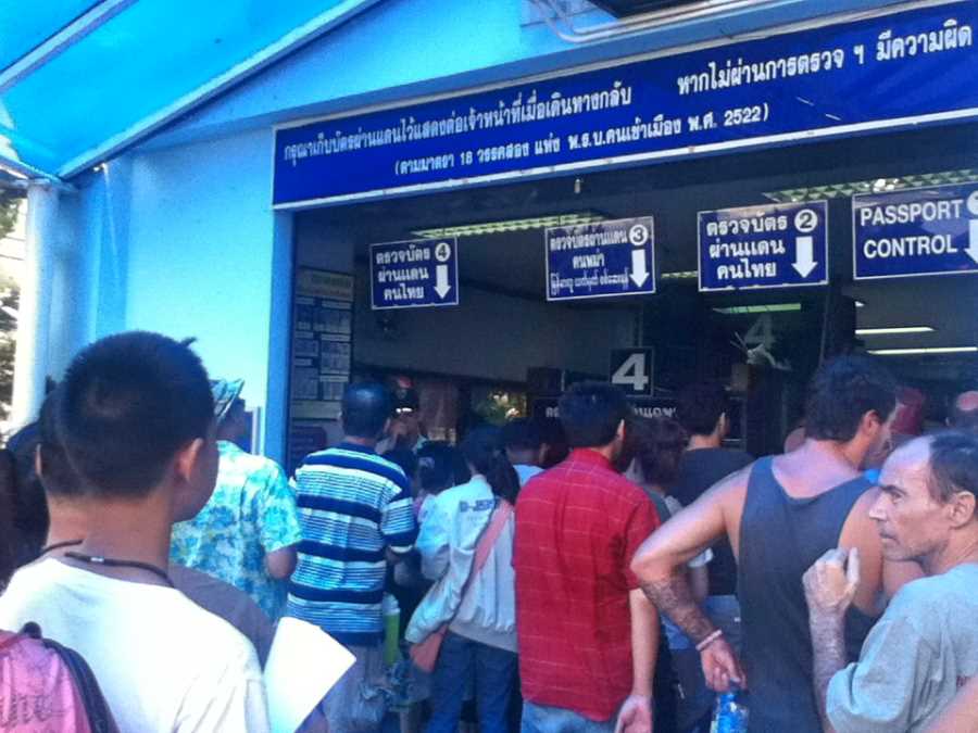 Thai passport control is on the left. Opening hours are 6.30 am to 6.30 pm