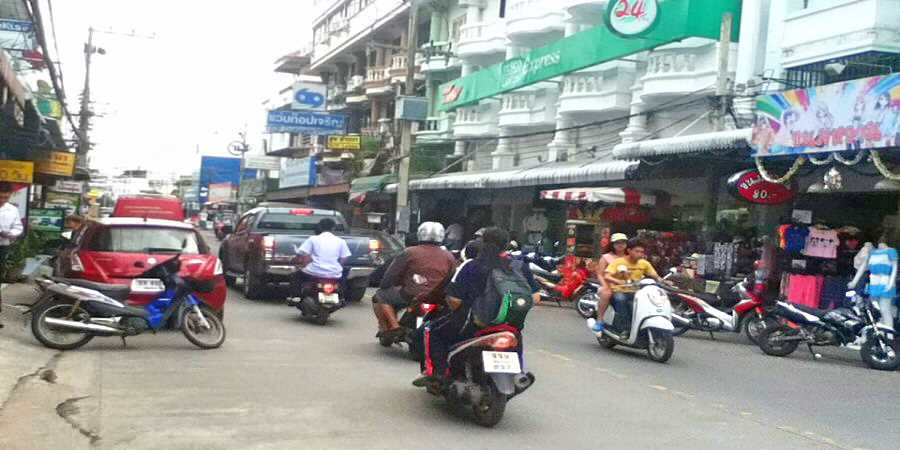Read more about the article The Differences In A Street In Thailand And Britain