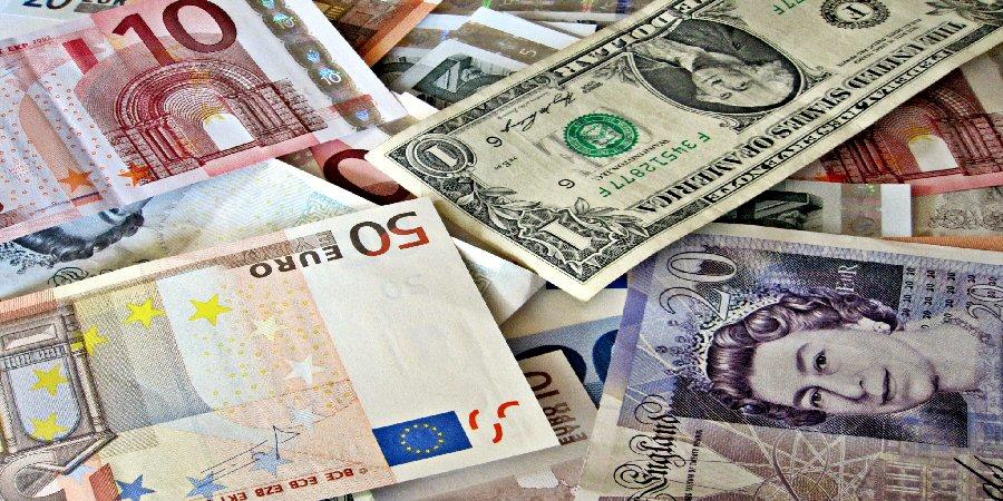 Read more about the article 5 Things You Shouldn’t Spend Money On While Abroad