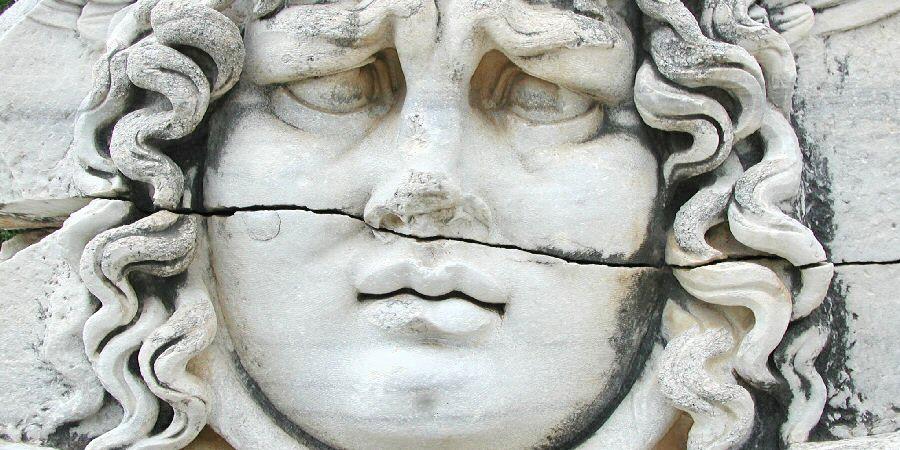 Read more about the article My Favourite Architecture – The Apollo Temple, Didim, Turkey