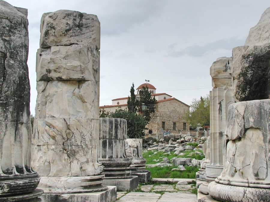 Commissioned by Alexander the Great in 334BC to replace a previous temple destroyed by the Persians at the end of the Ionian Revolt, the temple was never completed.