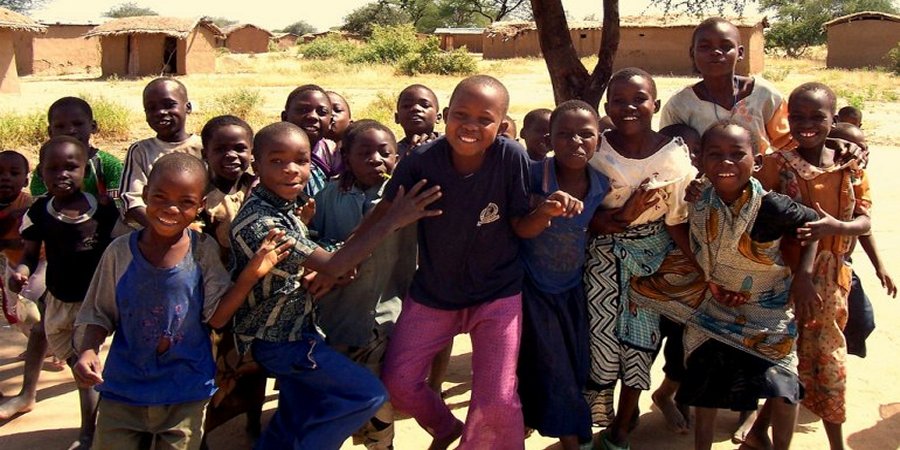 Volunteer teaching English in Uganda