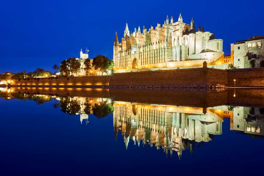 Look for a work exchange and stay in Majorca for less